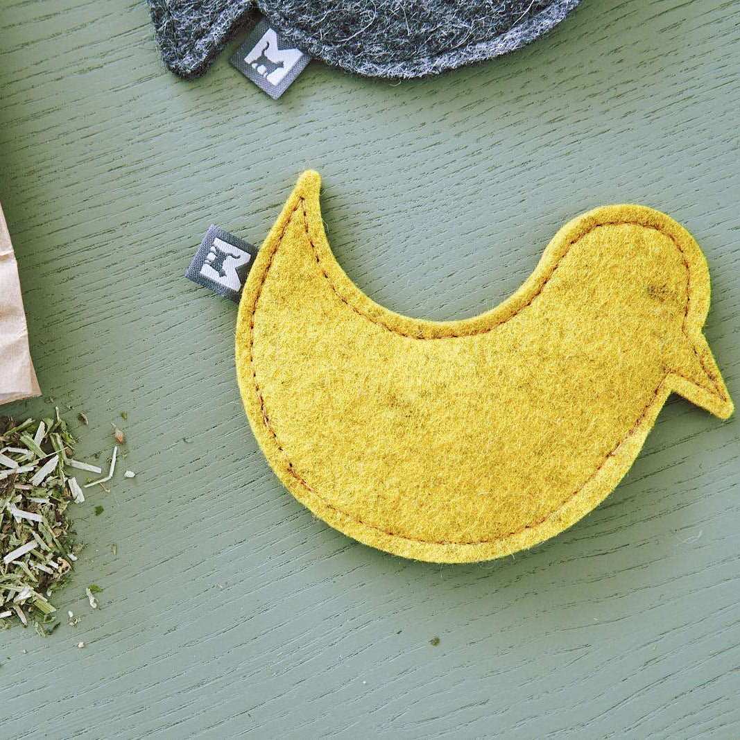 MiaCara felt catnip toy in yellow bird shape with refillable pouch, eco-friendly design filled with natural catnip