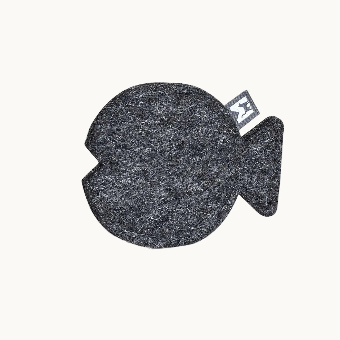 MiaCara fish-shaped catnip toys in grey color, sustainable design with natural catnip filling