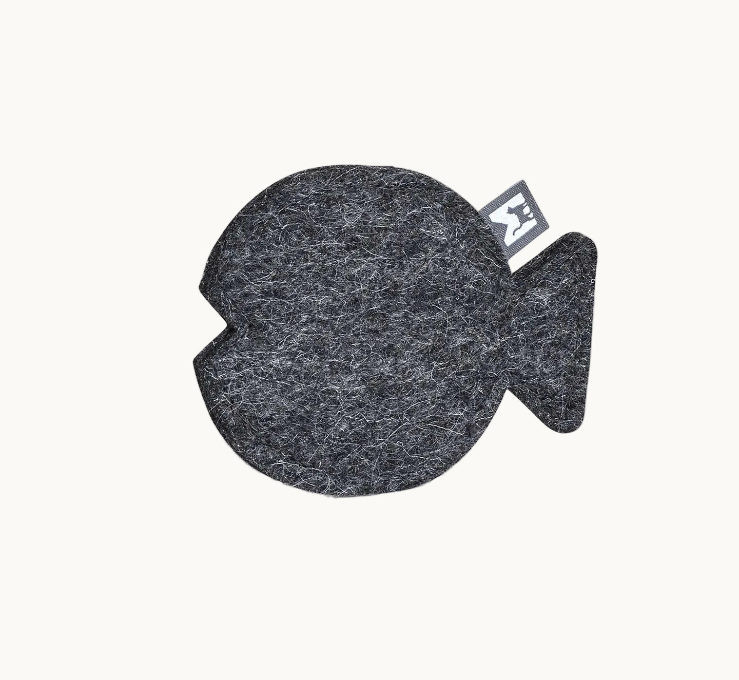MiaCara fish-shaped catnip toys in grey color, sustainable design with natural catnip filling