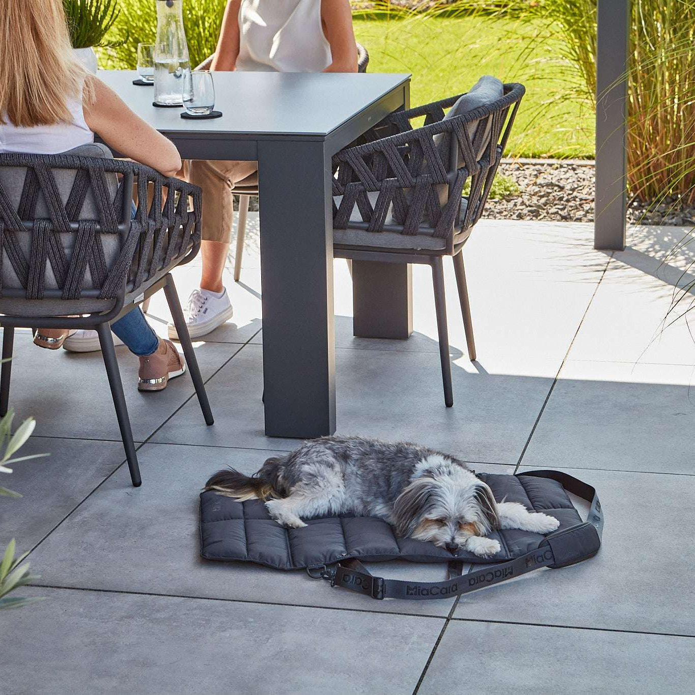 MiaCara Strada foldable travel dog bed in dark grey, portable pet bedding ideal for car rides, holidays, or outdoor adventures.